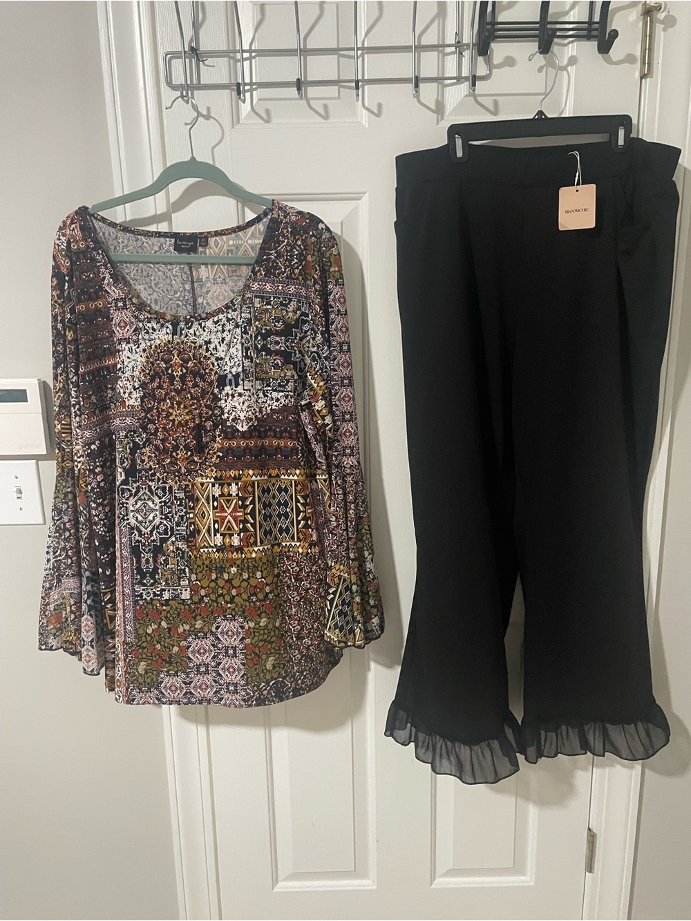 Black Ruffle-Hem Wide Leg Pants nwt bloomchic bell sleeve top 2x